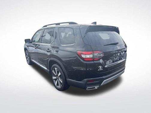2023 Honda Pilot Touring 8-Passenger