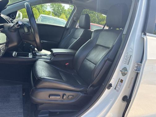 White Diamond Pearl 2017 Acura RDX Advance Package