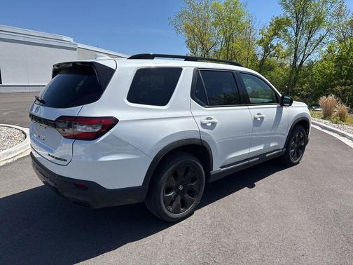 Platinum White 2026 Honda Pilot Black Edition