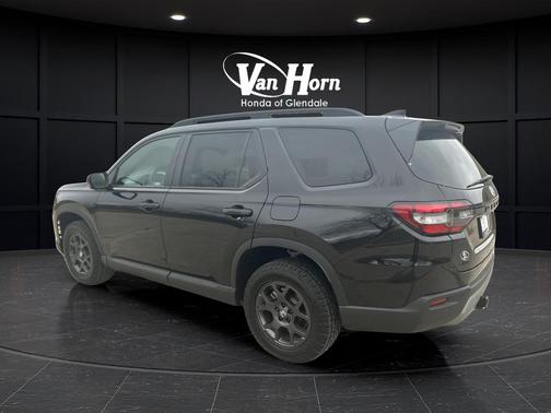 Crystal Black Pearl 2025 Honda Pilot TrailSport