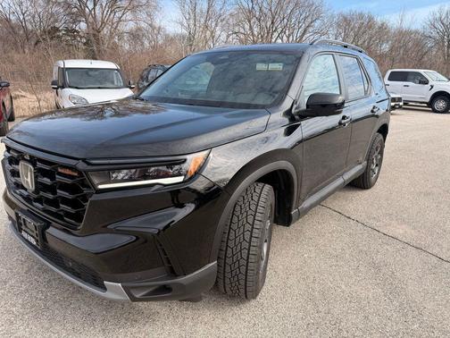 Crystal Black Pearl 2025 Honda Pilot TrailSport