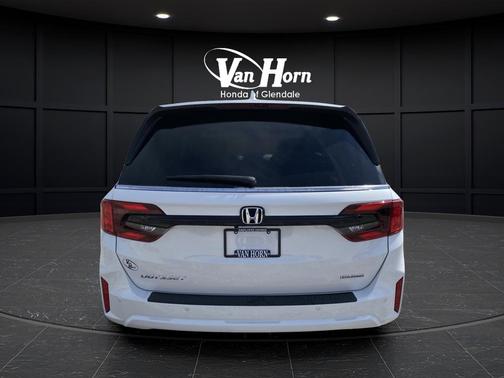 Platinum White Pearl 2026 Honda Odyssey Touring