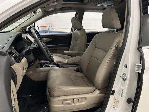 2022 Honda Pilot Touring 8-Passenger