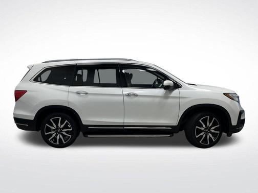 2022 Honda Pilot Touring 8-Passenger