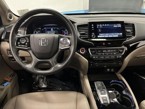 2022 Honda Pilot Touring 8-Passenger