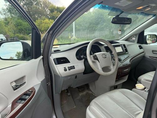 2013 Toyota Sienna XLE