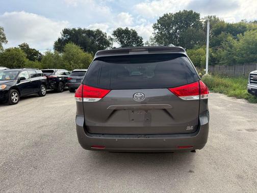 2013 Toyota Sienna XLE