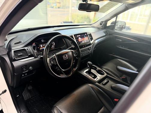 White Diamond Pearl 2018 Honda Ridgeline RTL