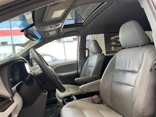 2015 Toyota Sienna XLE