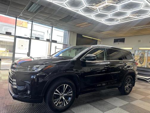 2019 Toyota Highlander Hybrid Platinum