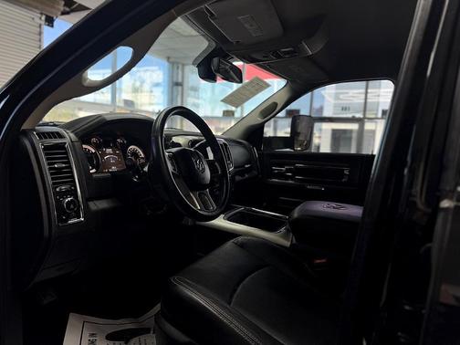 2017 RAM 2500 Laramie Crew Cab 4x4 6'4' Box