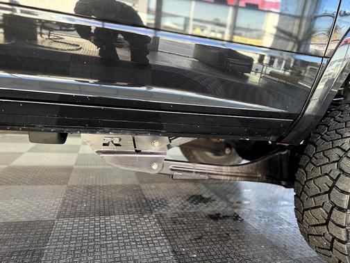 2017 RAM 2500 Laramie Crew Cab 4x4 6'4' Box