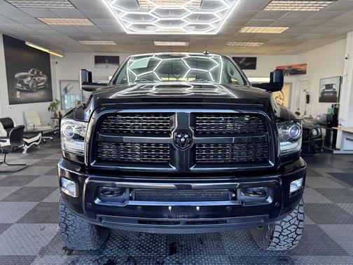 2017 RAM 2500 Laramie Crew Cab 4x4 6'4' Box
