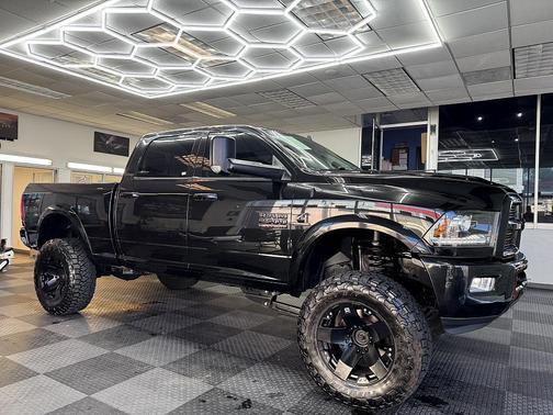 2017 RAM 2500 Laramie Crew Cab 4x4 6'4' Box