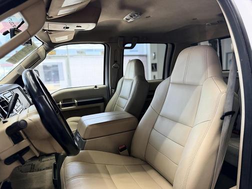 White 2010 Ford F-450 Lariat