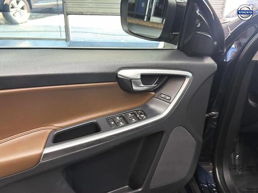 Magic Blue Metallic 2017 Volvo XC60 T5 Dynamic