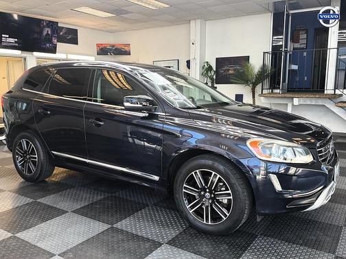 Magic Blue Metallic 2017 Volvo XC60 T5 Dynamic