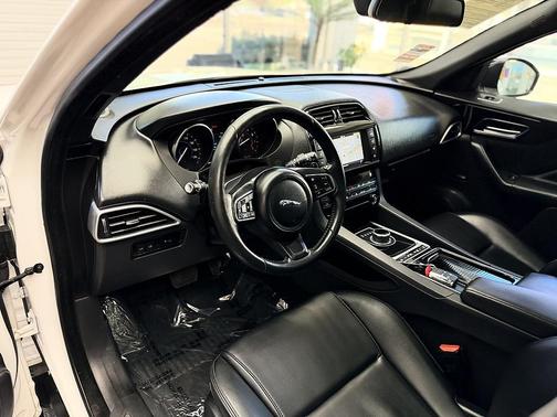 2018 Jaguar F-PACE 25t Premium