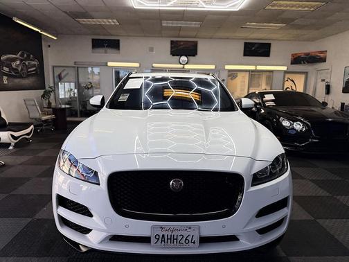 2018 Jaguar F-PACE 25t Premium