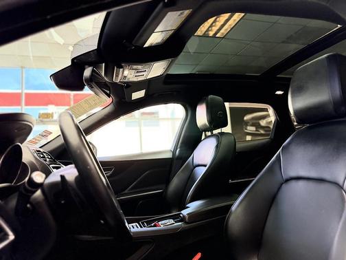 2018 Jaguar F-PACE 25t Premium