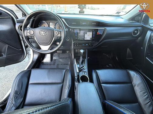 Blizzard Pearl 2019 Toyota Corolla XSE