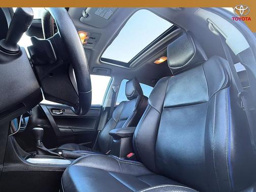 Blizzard Pearl 2019 Toyota Corolla XSE
