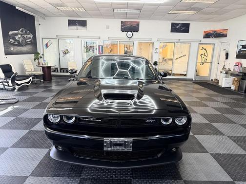 Pitch Black Clearcoat 2016 Dodge Challenger SRT 392