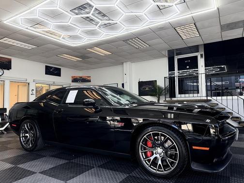 Pitch Black Clearcoat 2016 Dodge Challenger SRT 392
