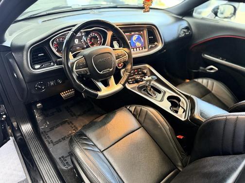 Pitch Black Clearcoat 2016 Dodge Challenger SRT 392