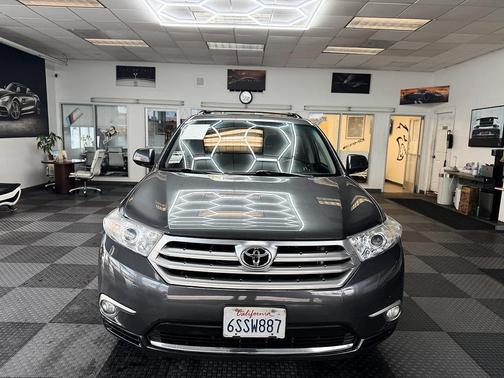 Magnetic Gray Metallic 2012 Toyota Highlander Limited