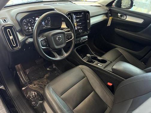 2021 Volvo XC40 T4 Momentum