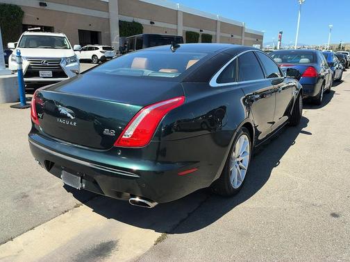 2013 Jaguar XJ Base
