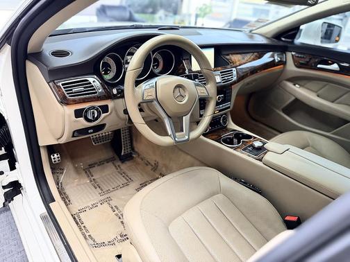 White 2014 Mercedes-Benz CLS-Class CLS 550