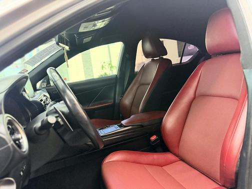 Atomic Silver 2022 Lexus IS 300 Base