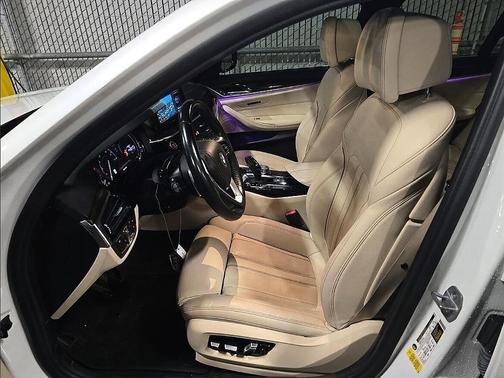 Alpine White 2018 BMW 540