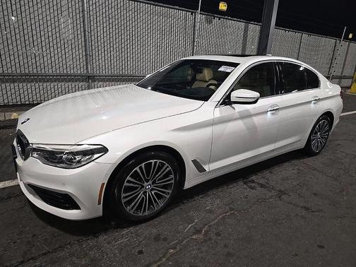 Alpine White 2018 BMW 540