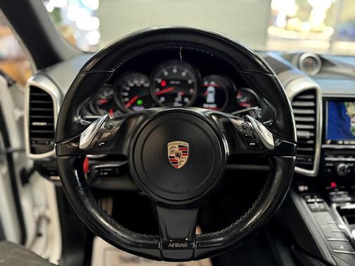 2013 Porsche Cayenne Base (Tiptronic)