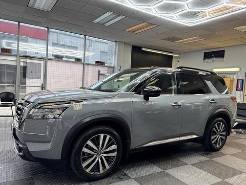 2022 Nissan Pathfinder Platinum 4WD