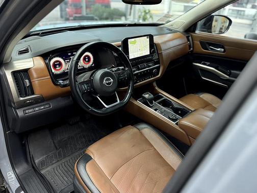 2022 Nissan Pathfinder Platinum 4WD