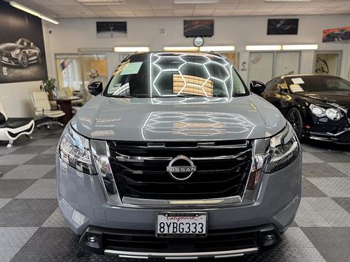 2022 Nissan Pathfinder Platinum 4WD