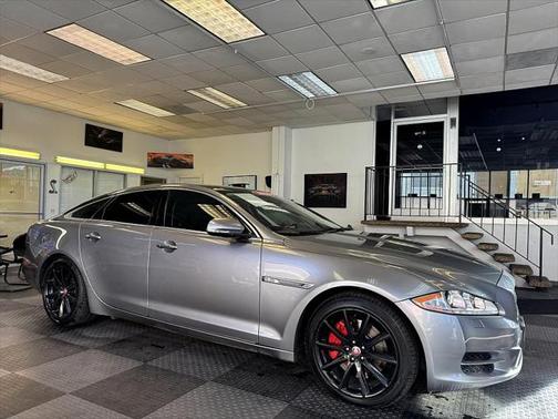 2015 Jaguar XJ Base
