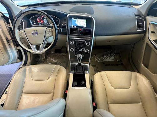 White 2016 Volvo XC60 T6 Platinum
