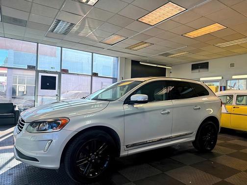 White 2016 Volvo XC60 T6 Platinum