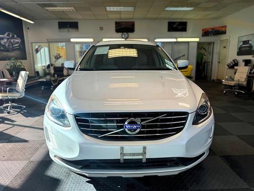 White 2016 Volvo XC60 T6 Platinum