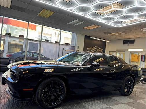 Pitch Black Clearcoat 2021 Dodge Challenger SXT