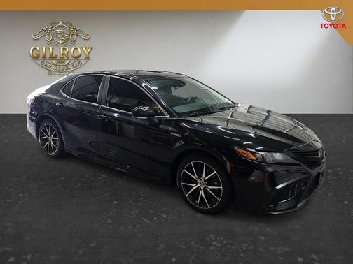 Midnight Black Metallic 2021 Toyota Camry SE