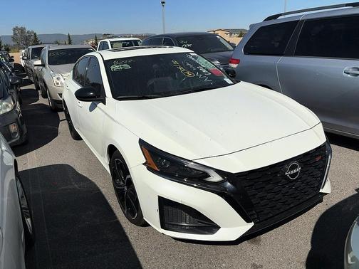 Pearl White Tricoat 2023 Nissan Altima SR FWD