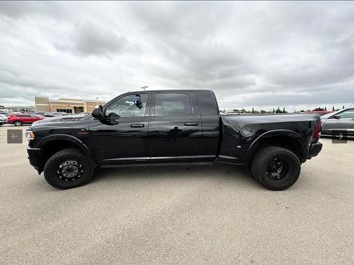 Diamond Black Crystal Pearlcoat 2022 RAM 3500 Laramie Mega Cab 4x4 6'4' Box