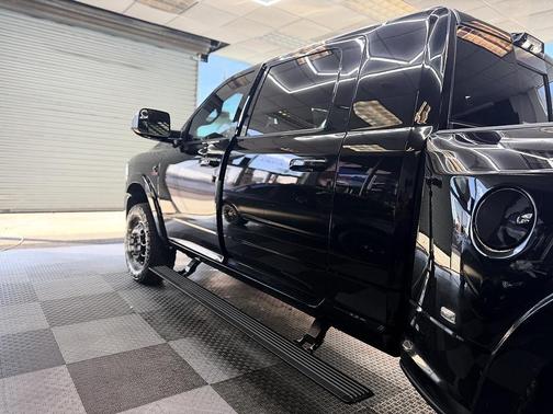 Diamond Black Crystal Pearlcoat 2022 RAM 3500 Laramie Mega Cab 4x4 6'4' Box