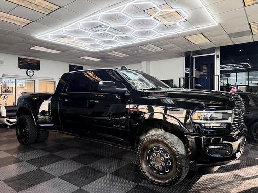 Diamond Black Crystal Pearlcoat 2022 RAM 3500 Laramie Mega Cab 4x4 6'4' Box